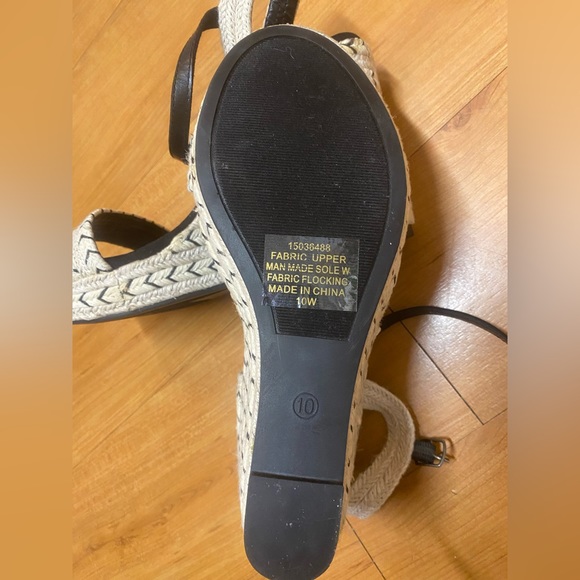 Like new torrid platform wedges size 10 - Picture 6 of 12